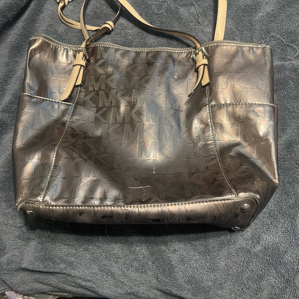 Michael Kors Silver Shoulder Bag with Detachable Strap